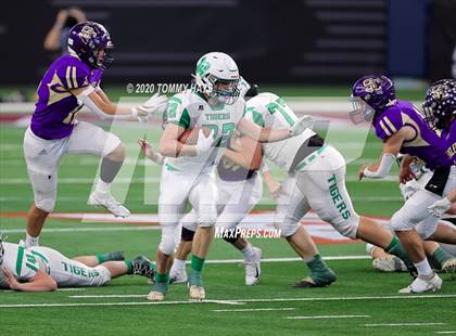 Thumbnail 3 in May vs. Sterling City (UIL Class 1A Division 1 State Final) photogallery.