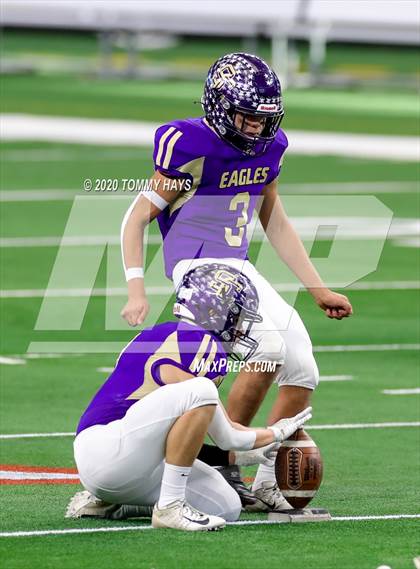 Thumbnail 3 in May vs. Sterling City (UIL Class 1A Division 1 State Final) photogallery.