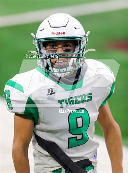 Thumbnail 1 in May vs. Sterling City (UIL Class 1A Division 1 State Final) photogallery.