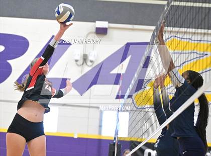Thumbnail 2 in Sierra Canyon vs. Carrollwood Day (Durango Fall Classic) photogallery.