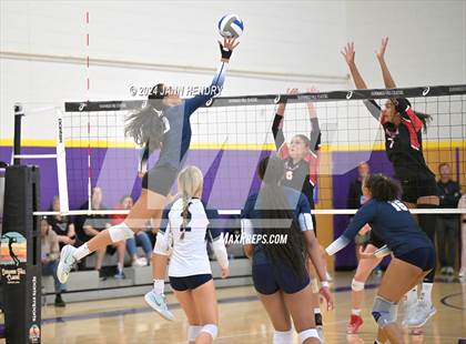 Thumbnail 3 in Sierra Canyon vs. Carrollwood Day (Durango Fall Classic) photogallery.
