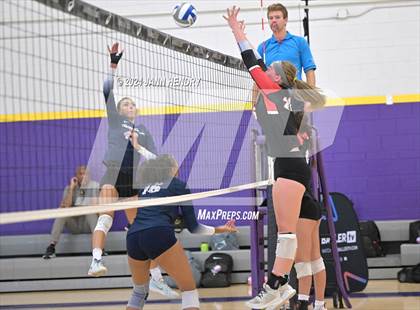 Thumbnail 3 in Sierra Canyon vs. Carrollwood Day (Durango Fall Classic) photogallery.