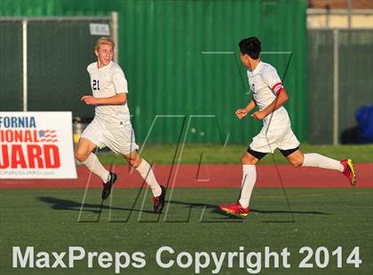Thumbnail 2 in Carlsbad vs. Loyola (CIF SoCal Regional D1 Final) photogallery.