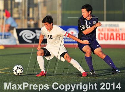 Thumbnail 3 in Carlsbad vs. Loyola (CIF SoCal Regional D1 Final) photogallery.