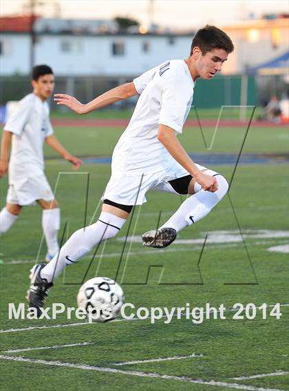 Thumbnail 2 in Carlsbad vs. Loyola (CIF SoCal Regional D1 Final) photogallery.