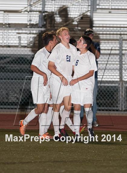 Thumbnail 3 in Carlsbad vs. Loyola (CIF SoCal Regional D1 Final) photogallery.