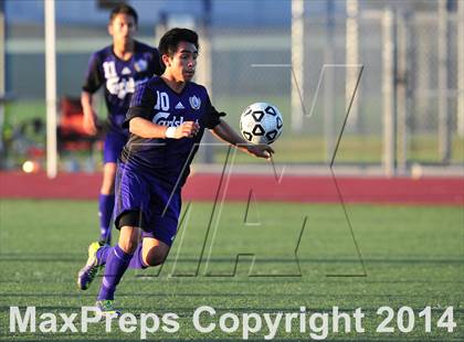 Thumbnail 3 in Carlsbad vs. Loyola (CIF SoCal Regional D1 Final) photogallery.