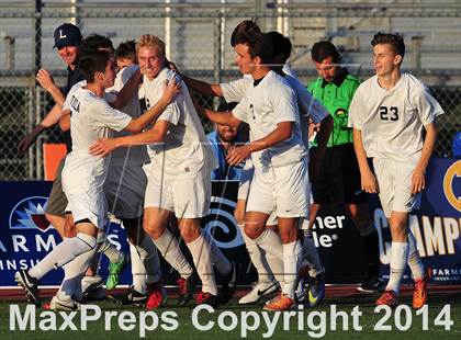 Thumbnail 3 in Carlsbad vs. Loyola (CIF SoCal Regional D1 Final) photogallery.