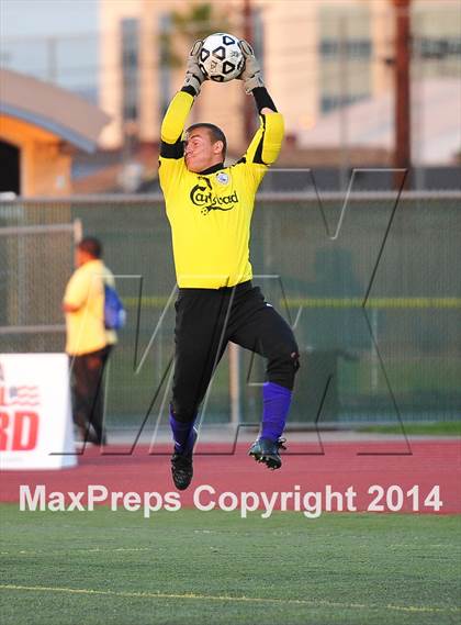 Thumbnail 3 in Carlsbad vs. Loyola (CIF SoCal Regional D1 Final) photogallery.