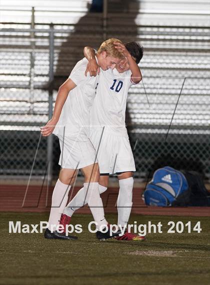 Thumbnail 2 in Carlsbad vs. Loyola (CIF SoCal Regional D1 Final) photogallery.