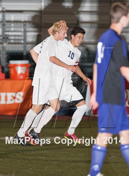 Thumbnail 3 in Carlsbad vs. Loyola (CIF SoCal Regional D1 Final) photogallery.