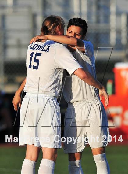 Thumbnail 1 in Carlsbad vs. Loyola (CIF SoCal Regional D1 Final) photogallery.