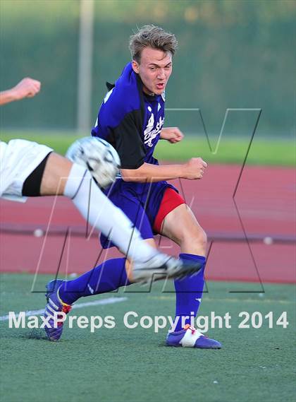 Thumbnail 2 in Carlsbad vs. Loyola (CIF SoCal Regional D1 Final) photogallery.
