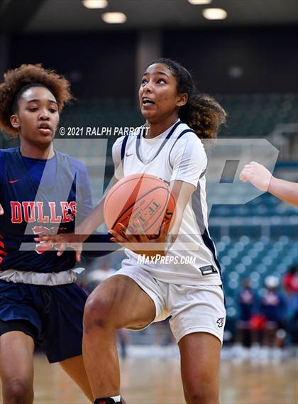 Thumbnail 1 in Fort Bend Dulles vs. Tompkins (UIL 6A  Quarterfinal) photogallery.