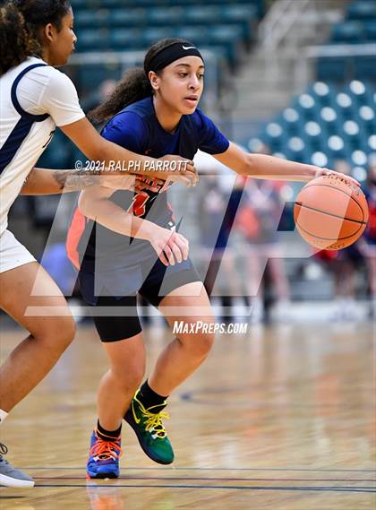 Thumbnail 3 in Fort Bend Dulles vs. Tompkins (UIL 6A  Quarterfinal) photogallery.