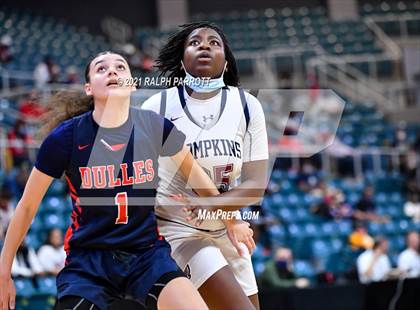 Thumbnail 2 in Fort Bend Dulles vs. Tompkins (UIL 6A  Quarterfinal) photogallery.