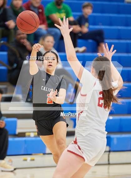 Thumbnail 3 in Saint Mary's vs. California (Pinole Valley Tip-Off Classic) photogallery.