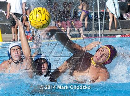 Thumbnail 2 in JSerra Catholic vs. Yorba Linda photogallery.