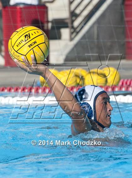 Thumbnail 2 in JSerra Catholic vs. Yorba Linda photogallery.