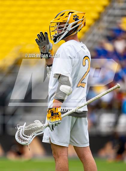 Thumbnail 1 in St. Ignatius vs. St. Xavier (OHSAA Division 1 Final) photogallery.