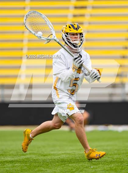 Thumbnail 1 in St. Ignatius vs. St. Xavier (OHSAA Division 1 Final) photogallery.