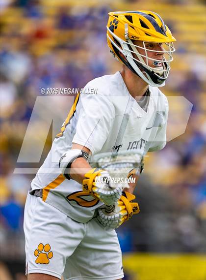 Thumbnail 2 in St. Ignatius vs. St. Xavier (OHSAA Division 1 Final) photogallery.