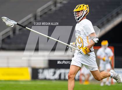 Thumbnail 3 in St. Ignatius vs. St. Xavier (OHSAA Division 1 Final) photogallery.