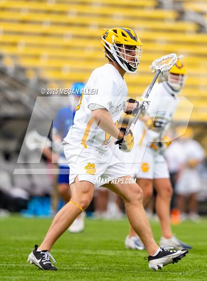 Thumbnail 2 in St. Ignatius vs. St. Xavier (OHSAA Division 1 Final) photogallery.