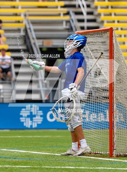 Thumbnail 2 in St. Ignatius vs. St. Xavier (OHSAA Division 1 Final) photogallery.