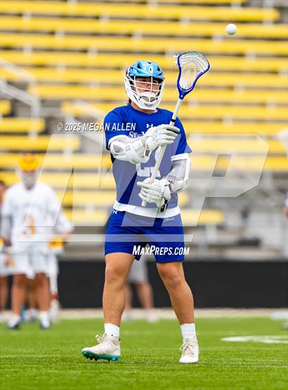 Thumbnail 1 in St. Ignatius vs. St. Xavier (OHSAA Division 1 Final) photogallery.