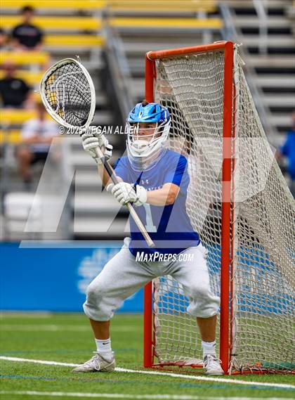 Thumbnail 2 in St. Ignatius vs. St. Xavier (OHSAA Division 1 Final) photogallery.