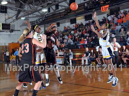 Thumbnail 3 in Mt. Vernon vs Marion  (Regional Semifinal) photogallery.