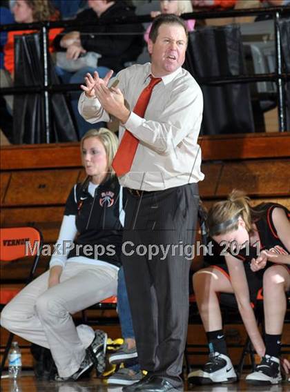 Thumbnail 1 in Mt. Vernon vs Marion  (Regional Semifinal) photogallery.