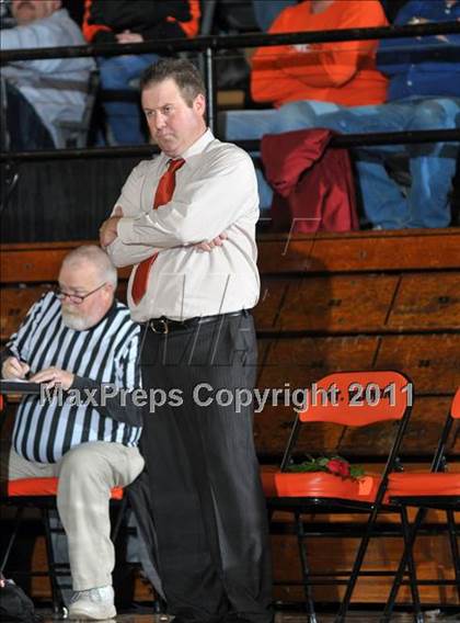 Thumbnail 3 in Mt. Vernon vs Marion  (Regional Semifinal) photogallery.