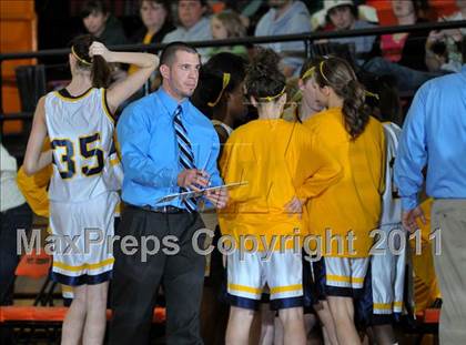 Thumbnail 3 in Mt. Vernon vs Marion  (Regional Semifinal) photogallery.