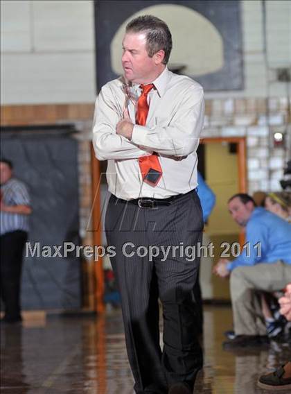 Thumbnail 2 in Mt. Vernon vs Marion  (Regional Semifinal) photogallery.
