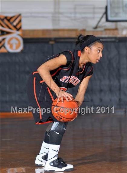 Thumbnail 3 in Mt. Vernon vs Marion  (Regional Semifinal) photogallery.