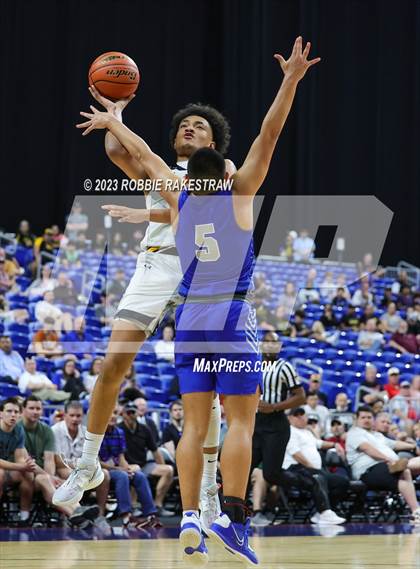 Thumbnail 2 in Lytle vs. Childress (UIL 3A Basketball State Semifinal) photogallery.