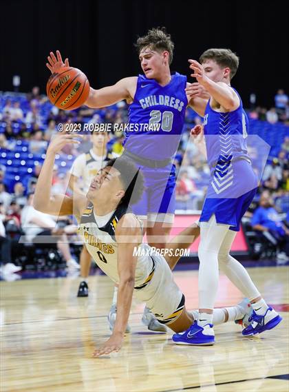 Thumbnail 3 in Lytle vs. Childress (UIL 3A Basketball State Semifinal) photogallery.