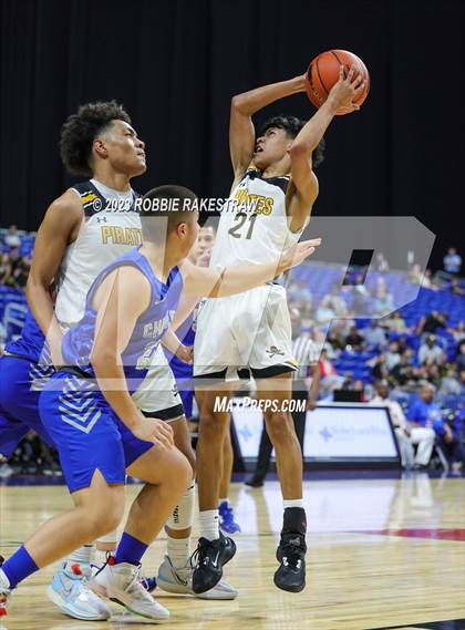 Thumbnail 1 in Lytle vs. Childress (UIL 3A Basketball State Semifinal) photogallery.