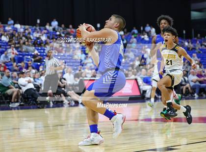 Thumbnail 2 in Lytle vs. Childress (UIL 3A Basketball State Semifinal) photogallery.