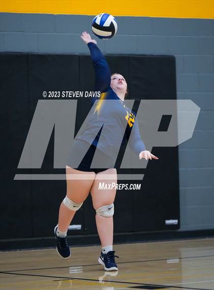 Thumbnail 2 in Douglas vs Glendale Prep photogallery.