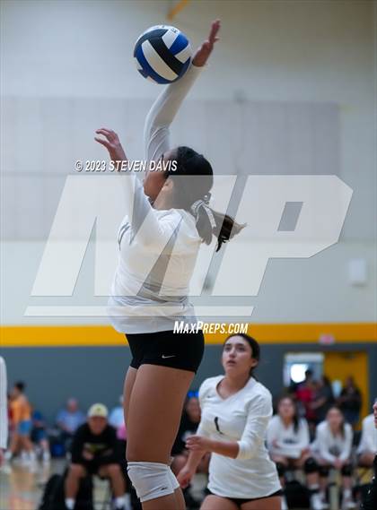 Thumbnail 2 in Douglas vs Glendale Prep photogallery.