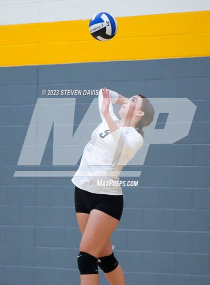 Thumbnail 2 in Douglas vs Glendale Prep photogallery.