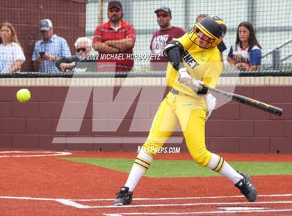 Thumbnail 1 in Rock Hill vs. Forney (UIL 5A Regional Semifinal) photogallery.