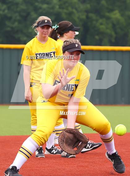 Thumbnail 1 in Rock Hill vs. Forney (UIL 5A Regional Semifinal) photogallery.
