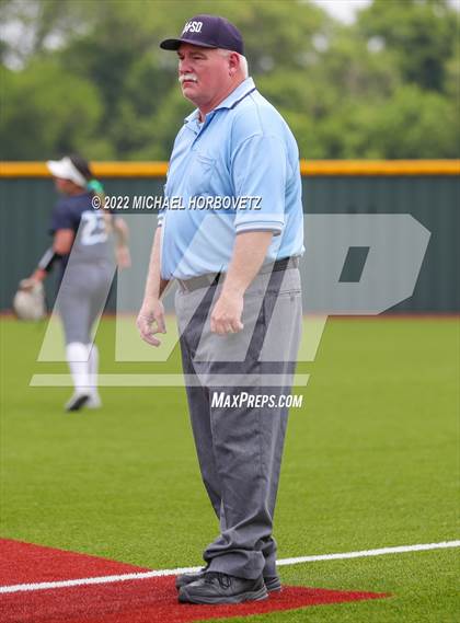 Thumbnail 1 in Rock Hill vs. Forney (UIL 5A Regional Semifinal) photogallery.