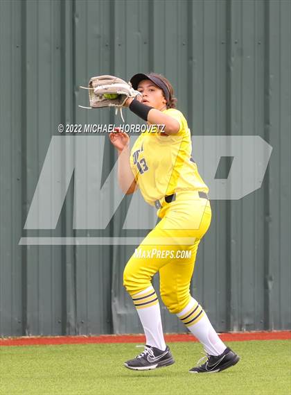 Thumbnail 3 in Rock Hill vs. Forney (UIL 5A Regional Semifinal) photogallery.