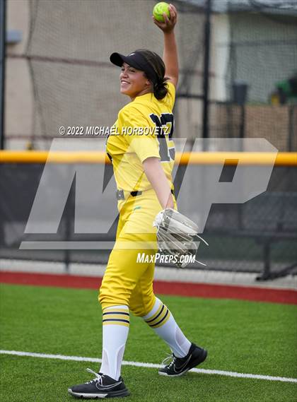 Thumbnail 2 in Rock Hill vs. Forney (UIL 5A Regional Semifinal) photogallery.