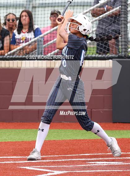 Thumbnail 3 in Rock Hill vs. Forney (UIL 5A Regional Semifinal) photogallery.